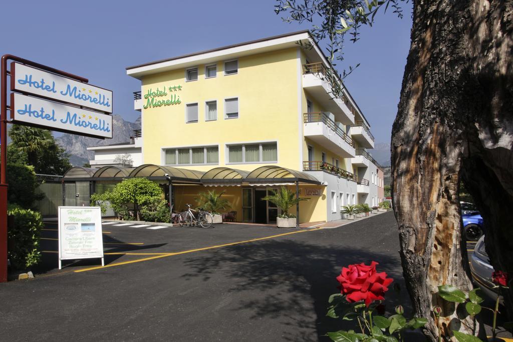 Hotel Miorelli Torbole Sul Garda Esterno foto