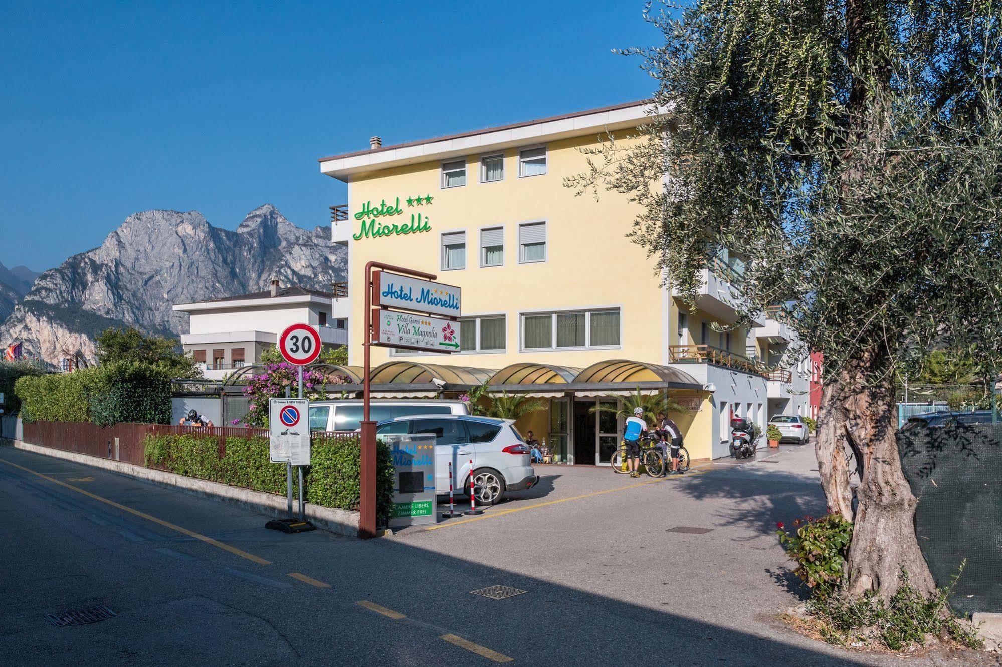 Hotel Miorelli Torbole Sul Garda Esterno foto